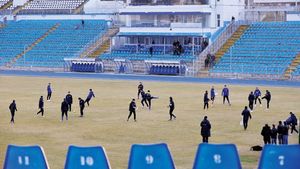 "Exilați" la malul mării!** Ilie Stan a avut luni la dispoziție o echipă fără vedete și aflată la 250 de km de casă