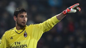 Primul trofeu câștigat de Milan după cinci ani. "Diavolul milanez" a câștigat la penalty-uri Supercupa Italiei, în fața lui Juventus. Tânărul Donnarumma a fost erou