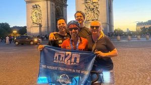 Supraomul care a înotat, a alergat și a mers cu bicicleta 466 de kilometri în 3 zile între Londra și Paris. Câți bani a strâns