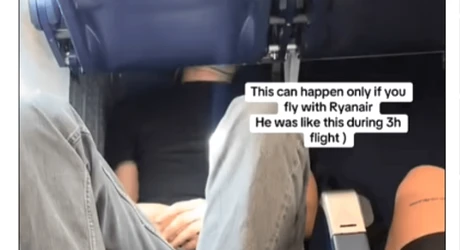 Un clip cu poziția în care dormea un pasager în avion a devenit viral pe TikTok. „A fost așa în timpul unui zbor de trei ore” / „De fapt, nu este o idee rea...”