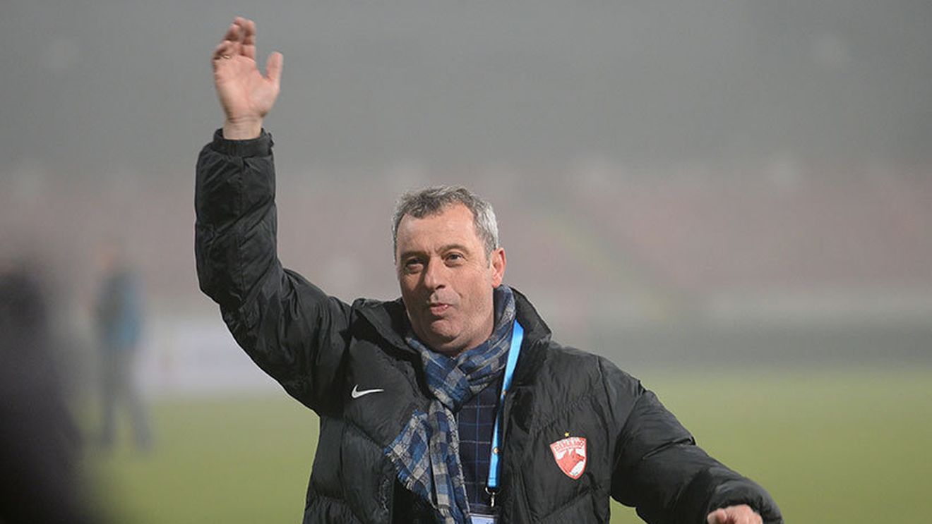 Rednic anunță schimbări tactice pentru meciul cu Steaua: "Vom juca altfel decât în ultimele meciuri!" O absență importantă la Dinamo: "Nu am reușit să-l recuperăm"