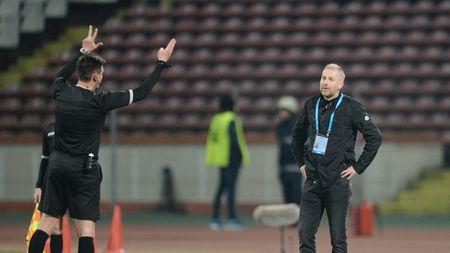 Doar în Liga 1! Situație absurdă la Astra - Pandurii! Iordănescu, în tribună pentru "aplauze ironice" - Șumudică, pe bancă, deși a fost suspendat pentru pariuri pe Liga 1 și meciuri ale juniorilor