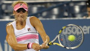 Irina-Camelia Begu a fost învinsă de Azarenka în semifinale,** la Linz