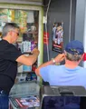 VIDEO | Imagini senzaționale cu Lupescu și Mateuț. Au lipit afișe în Colentina pentru a promova meciul celor de la CS Dinamo, antrenați de Ionuț Chirilă