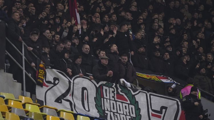 Reacție dură a fanilor lui Feyenoord după ce FCSB a marcat 3 goluri consecutive și a întors miraculos scorul!