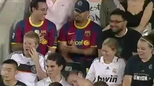VIDEO Au greșit stadionul?** Doi fani ai Barcelonei au asistat relaxați la meciul dintre Real Madrid și Philadelphia Union