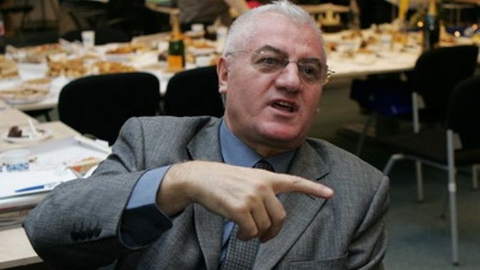 "Am mai mari emoții că pot să-mi scrântesc vreo gleznă pe stradă decât că voi fi luat de DNA!"**