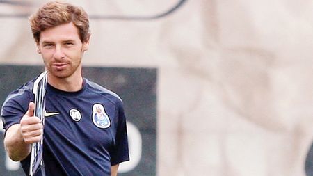 INCREDIBILA poveste a tehnicianului lui Săpunaru!** N-a jucat niciodată fotbal, a devenit antrenor la 17 ani și tot atunci îi dădea sfaturi lui Bobby Robson