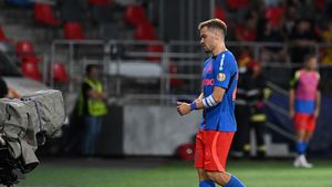 Cât de gravă e, de fapt, accidentarea lui Darius Olaru. Medicul FCSB a luat decizia: „Va face un RMN în România”