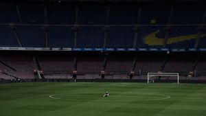 FOTO | Iniesta a rămas singur pe Camp Nou în toiul nopții și a rememorat cei 22 de ani petrecuți la club. Discursul mijlocașului de legendă, la ultimul meci pentru Barcelona: "O să vă port în inimă pentru totdeauna"