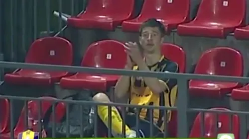 VIDEO | Cea mai originală bucurie de după gol vine din Lituania. Un fotbalist a fugit în tribună și s-a aplaudat singur după ce a marcat