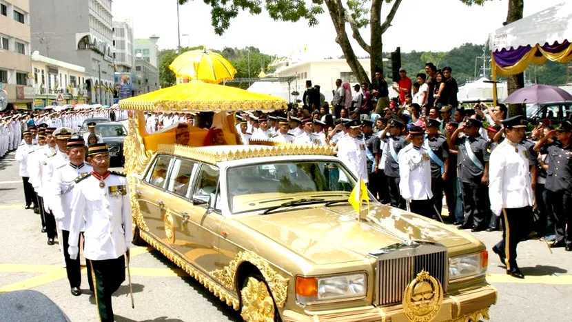 Averea somptuoasă a sultanului din Brunei. Include 7.000 de mașini de lux și un avion privat placat cu aur