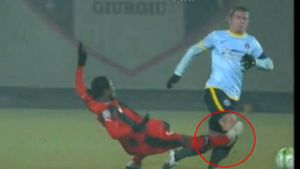 Tot stadionul a înghețat la faza asta! Tibia lui Bourceanu a "trosnit", steliștii s-au gândit la ce era mai rău! VIDEO 