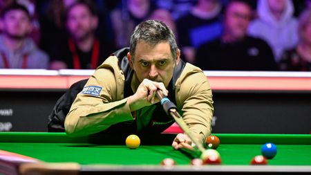 Semifinale de top la Campionatul Mondial de snooker. Ronnie O'Sullivan îşi continuă drumul spre coroana de la Crucible