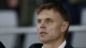 Selecționerul Lituaniei l-a taxat imediat pe Mircea Lucescu, după ce antrenorul României a vorbit despre starea terenului