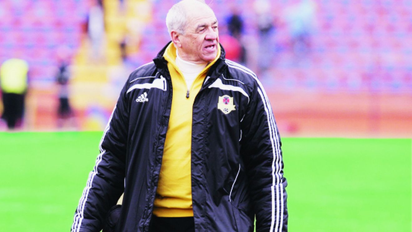 Hizo: "Cât trebuie să mai suporte** echipele din Liga I arbitrii care stabilesc rezultatul final?"