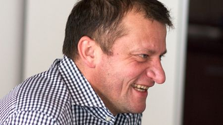 Steliștii, luați la mișto:** "Vor să fie pe primul loc de Paște? În ce an?!"