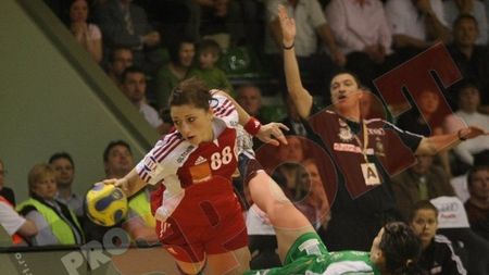 Probleme pentru jucătoarele de la Gyor! **Cenușa vulcanică le împiedică să zboare spre România