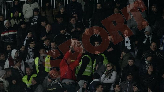 O parte din spectatorii de la "U" Cluj - Steaua continuă războiul cu FRF!** Mesajele afișate de fanii de pe Cluj Arena