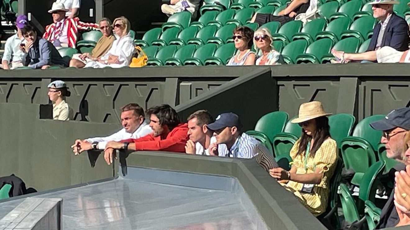 Bărbatul care a atras toate privirile în loja rivalei Simonei Halep! Cine e manechinul Juan Betancourt | FOTO EXCLUSIV