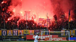 Bunica de 80 de ani a fotbalistului rapidist, atacată de fanii Petrolului: „Să-și asume că s-a bucurat la golul nepotului!”