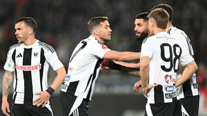 U Cluj - CFR Cluj 1-0, Live Video Online în etapa 2 din play-off -ul Superligii. Ioan Ovidiu Sabău îi pune piedică lui Dan Petrescu în drumul spre titlu