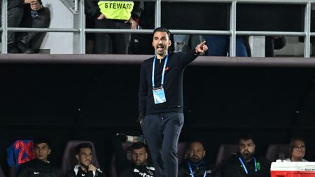 Gestul şocant al lui Elias Charalambous în vestiarul FCSB. I-a luat telefonul lui Adrian Şut din mână şi a făcut asta: „Era supărat. I-am zis să aibă răbdare”