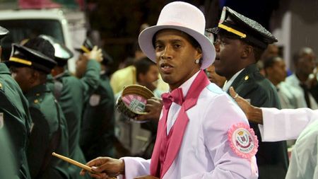 "Dințosul" a primit cea mai înaltă distincție de la Academia Braziliană de Litere: "Doctorul Ronaldinho" :)