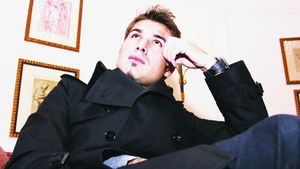 Dă bani pentru drogați**