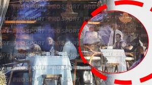 Faceți loc vin „câinii roșii”! Ștefan Bănică, Ionuț Popa, Ionuț Lupescu, Florin Prunea și Alex Erbașu s-au întâlnit la restaurant în ziua în care Dinamo și-a demolat stadionul pentru a face loc complexului de 172.000.000 de euro!