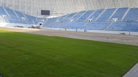 Instalarea gazonului pe noul "Ion Oblemenco" a început noaptea, la lumina nocturnei. Când se încheie procesul și cum arată acum arena din Craiova. SUPER FOTO