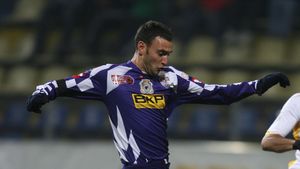 "Lăcătuș a zis că nu mai vrea pe nimeni**, dar o să-l aduc pe Lițu sau pe Axente de la Timișoara"