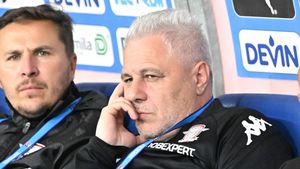 Dan Şucu s-a întâlnit cu Dumitru Dragomir în parc. Ce au discutat cei doi milionari: ce se întâmplă cu Marius Şumudică