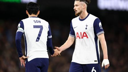 „Cum te simți ştiind că eşti singurul fundaş central disponibil din lot?”. Răspunsul lui Radu Drăguşin, dat britanicilor, ar putea fi inclus în manualul replicilor fairplay față de coechipieri