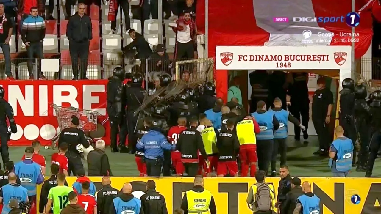 Jucătorii lui Dinamo, agresați după ce au retrogradat în Liga 2! Suporterii au aruncat cu obiecte în ei, i-au scuipat și i-au înjurat la ieșirea de pe teren | FOTO