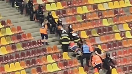 Clipe dramatice în peluza lui Dinamo, la derby-ul cu FCSB. I s-a făcut rău și a fost luat de urgență, cu targa, de medici