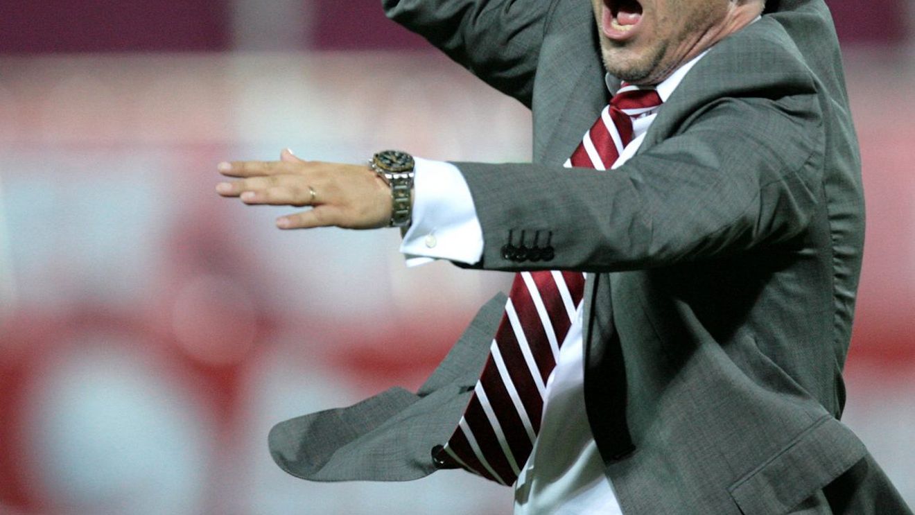 Șumudică, spumos și când vine vorba de amintiri! „Am făcut entorsă când am coborât la camera trofeelor!” Cine l-a numit „Cap de aur” + Cel mai prețios suvenir | FOTO