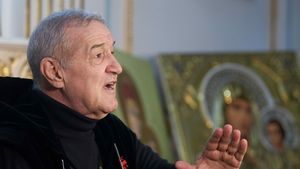 Derapaj incredibil al lui Gigi Becali împotriva judecătoarei din cauza căreia ar fi pierdut procesul pentru palmares! „Era de etnie și dacă vedea brățări și diamante la avocată zicea «Ia uite, curva, ce brățări are!»”. VIDEO