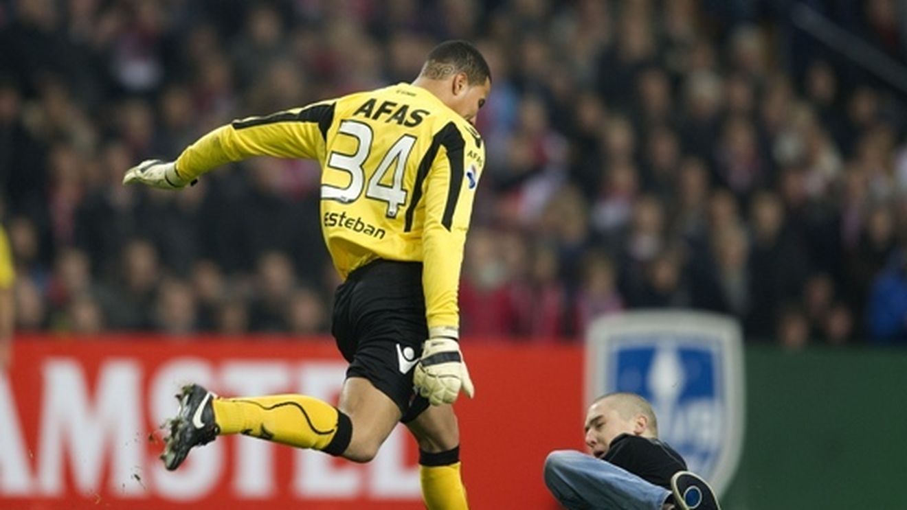 Ajax s-a răzgândit!** Meciul cu AZ Alkmaar se va rejuca doar în prezența mini-fanilor! Ce decizie au luat "lăncierii"