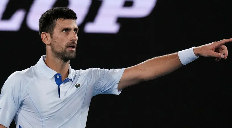 Momente incredibile la Australian Open! Novak Djokovic, un car de nervi după ce spectatorii i-au arătat semne obscene! Ce a făcut campionul en-titre la meciul de debut. VIDEO