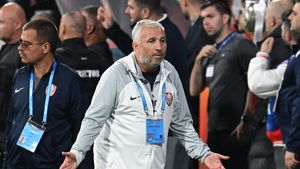Ghinion curat pentru Dan Petrescu! 2 titulari din CFR Cluj - Paksi s-au accidentat în primele 15 minute și au fost înlocuiți