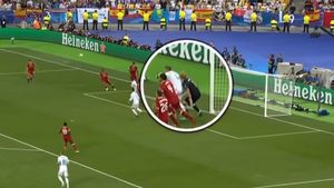 Nici Karius n-a scăpat de furia lui Ramos! VIDEO | Momentul în care neamțul a fost făcut K.O. de o lovitură "murdară" a căpitanului Realului. S-a întâmplat chiar înaintea golului lui Benzema