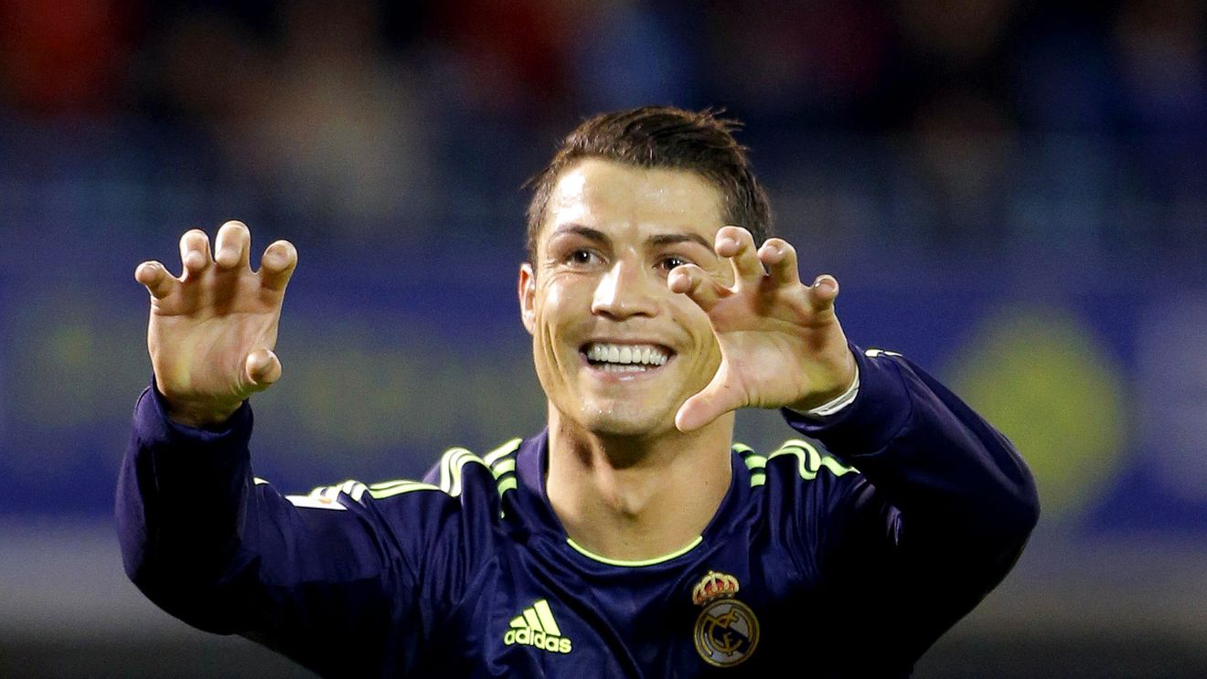 Ziua în care Ronaldo l-a privit de sus pe Messi!** "Vă mulțumesc tuturor!" Premiul primit de CR7 și promisiunea făcută de portughez: