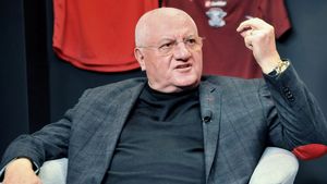 Tunul imobiliar de zeci de milioane de euro pe care Mitică Dragomir vrea să-l dea cu fiul său la Dubai: „La malul mării vinzi cu 10.000 de euro metrul pătrat”