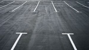 Un loc de parcare în București mai scump ca la Berlin!