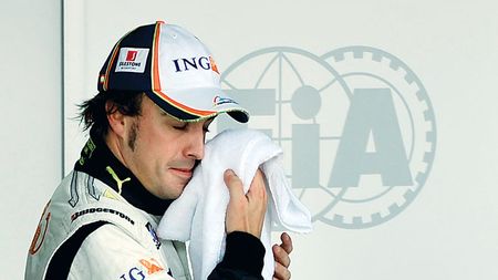 Alonso a ocolit moartea!