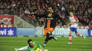 Torje a prins doar 63 de minute cu Valencia, dar a fost martor din teren la un gol fabulos:** Granada - Valencia 1-2 (VIDEO)