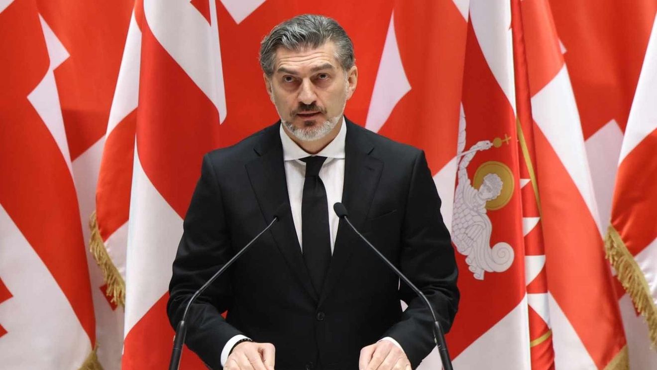 „Marioneta lui Vladimir Putin" este noul preşedinte al Georgiei. Fostul fotbalist al lui Manchester City a fost ajutat de dictatorul rus să câştige alegerile şi a fost acum instalat în noua funcție