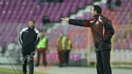 Levy:** "Tușierul a ridicat fanionul pentru fault în atac, nu pentru henț! Rezultatul nu e rău!"