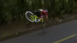 Annemiek van Vleuten, după ce a suferit trei fisuri ale coloanei vertebrale și o comoție cerebrală: "Voi fi bine, dar sunt extrem de dezamăgit după cea mai bună cursă din cariera mea!"